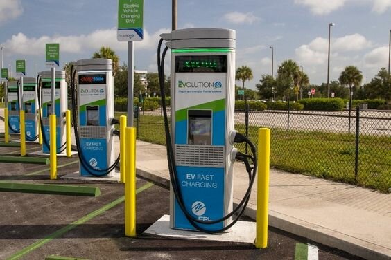 EV changers on Florida&rsquo;s Turnpike.