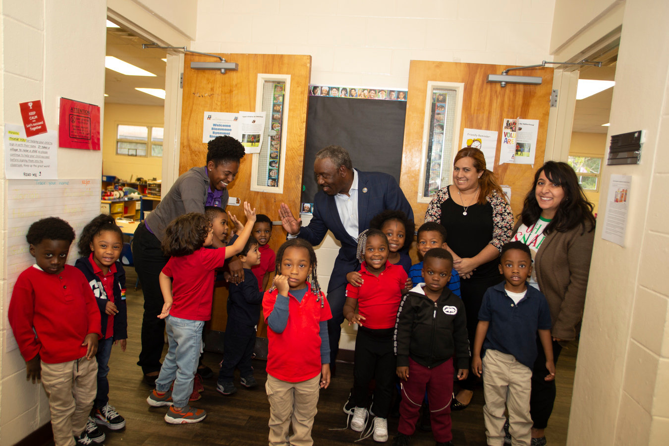 Orange County Mayor Jerry L. Demings visits a Head Start classroom in Orange County. (Photo taken prior to COVID-19)