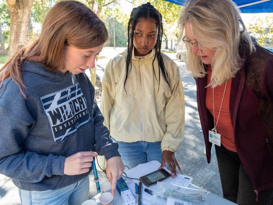 Prior to the COVID-19 pandemic, St. Johns River Water Management District Executive Director Dr. Ann Shortelle joined Vanguard High School students during their Blue School field trip to district headquarters.