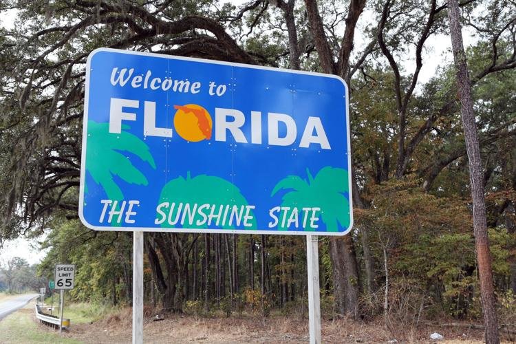 A sign welcomes visitors to Florida. Katherine Welles / Shutterstock.com