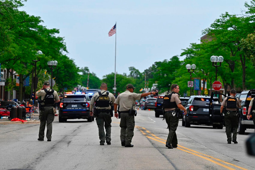 6 dead, 30 hurt in shooting at Chicagoarea July 4 parade The