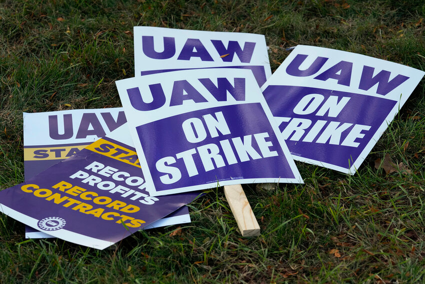 General Motors llega a un acuerdo tentativo con UAW, que podría poner fin a una huelga de seis semanas