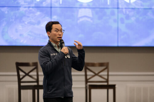 A speaker at Southeastern Seminary's Asian Strategic Partnership Summit. (Photo/SEBTS)