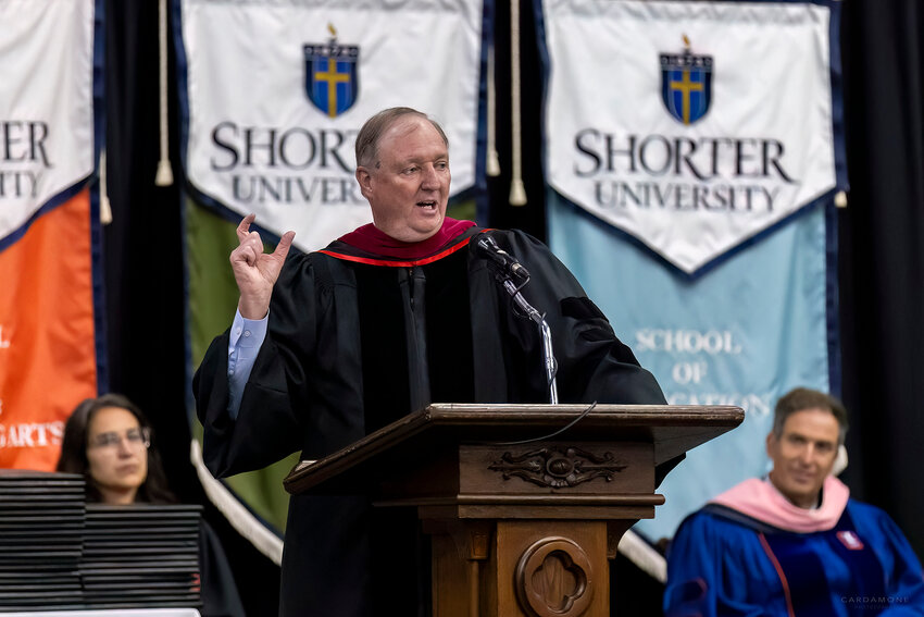 Steve Parr, a Shorter alumnus, addresses graduates at Shorter University's commencement ceremony. (Photo/Shorter University)