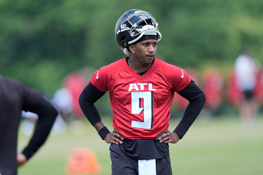 Atlanta Falcons first round draft pick quarterback Michael Penix Jr., takes a quick break during rookie minicamp Friday, May 10, 2024, in Flowery Branch, Ga. (AP Photo/John Bazemore)