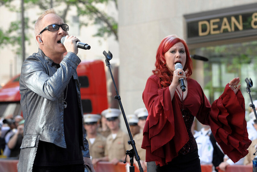 Singers Fred Schneider and Kate Pierson of the music group 