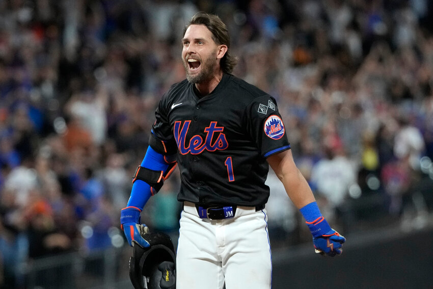 New York Mets' Jeff McNeil reacts after hitting a walkoff single to drive in Jose Iglesias in the 10th inning against the Atlanta Braves, Thursday, July 25, 2024, in New York. (AP Photo/Pamela Smith)