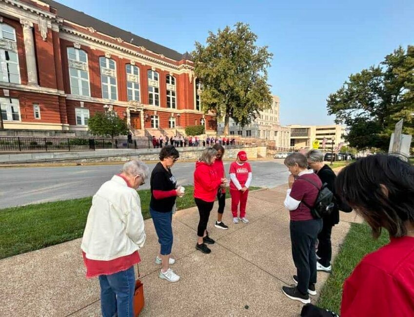 Missouri pro-lifers gathered to pray in front of Missouri Supreme Court Tuesday as the Court held a hearing on pro-abortion Amendment 3. (Photo/The Pathway)