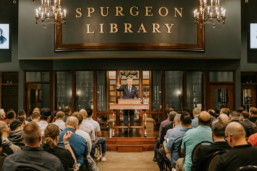 Steven Lawson leads an on-campus preaching workshop at Midwestern Seminary. (Photo/MBTS)