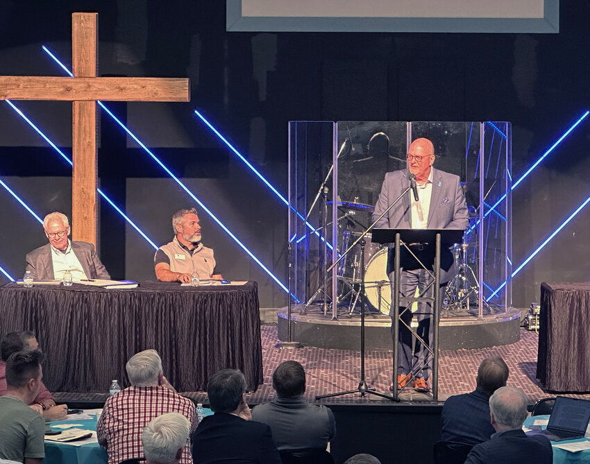 W. Thomas Hammond, Jr., executive director of the Georgia Baptist Mission Board, addresses the Executive Committee with the Executive Director's report. (Photo/The Index)