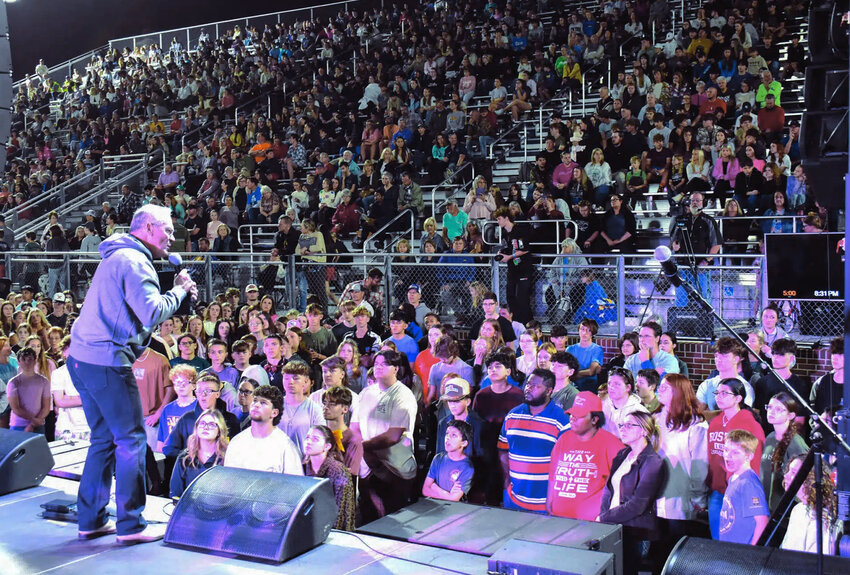 Rick Gage, founder of Duluth, Ga.-based GO TELL Ministries, urged the crowd to turn to Christ before it is too late. By the end of the four-day spiritual encounter, including all outside related events, 1,300 had made decisions for Christ, with more than 600 stepping forward to accept Christ. (Baptist Message/Brian Blackwell)