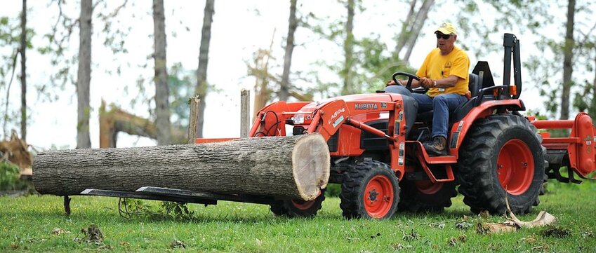 Kentucky Baptist Disaster Relief volunteer Mike Bastin removes a log during a cleanup detail. (Kentucky Today/KeithTaylor)