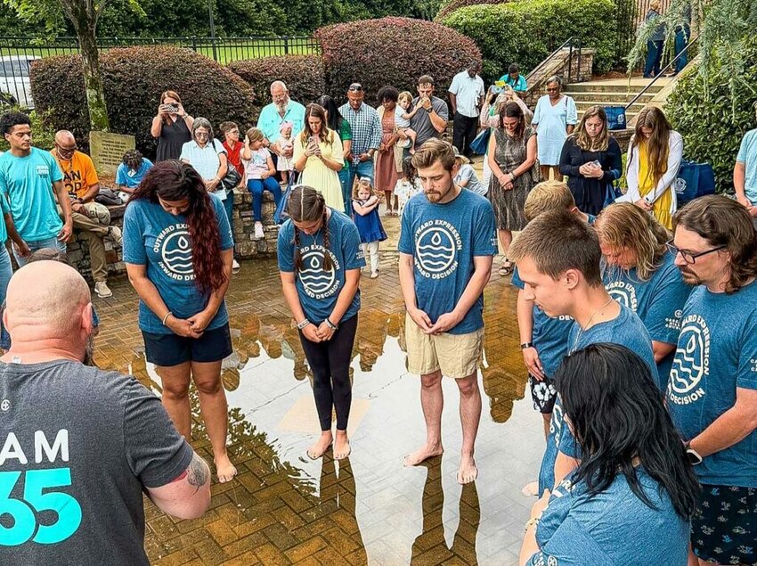 Baptismal candidates pray before being baptized at Cascade Hills Church in Columbus, Ga. (Photo/Baptist Press from Facebook)