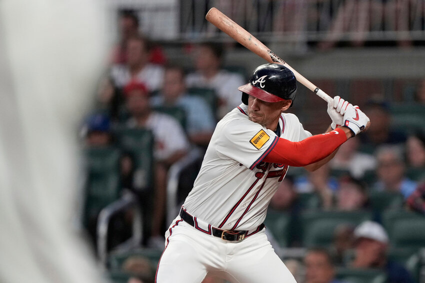 Atlanta Braves' Matt Olson (28) hits an RBI single in the third inning against the New York Mets, Tuesday, June 17, 2025, in Atlanta. (AP Photo/Brynn Anderson)