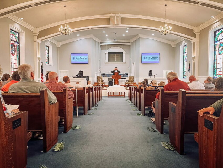 Joshua Copeland preaches on Palm Sunday at North Gadsden Baptist Church. (Photo/Lydia Thrift via Baptist Press)