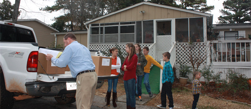Members of First Baptist Church in Duluth deliver Thanksgiving dinner to a home last year. FB DULUTH/Special