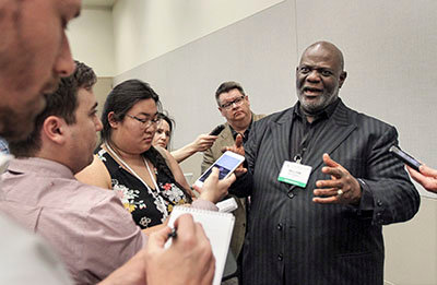 William Dwight McKissic Sr., pastor of Cornerstone Baptist Church in Arlington, Texas, speaks with reporters after a resolution similar to one he submitted June 13 on racism was unanimously approved June 14. Messengers adopted a resolution "on the anti-Gospel of alt-right white supremacy." VAN PAYNE/BP