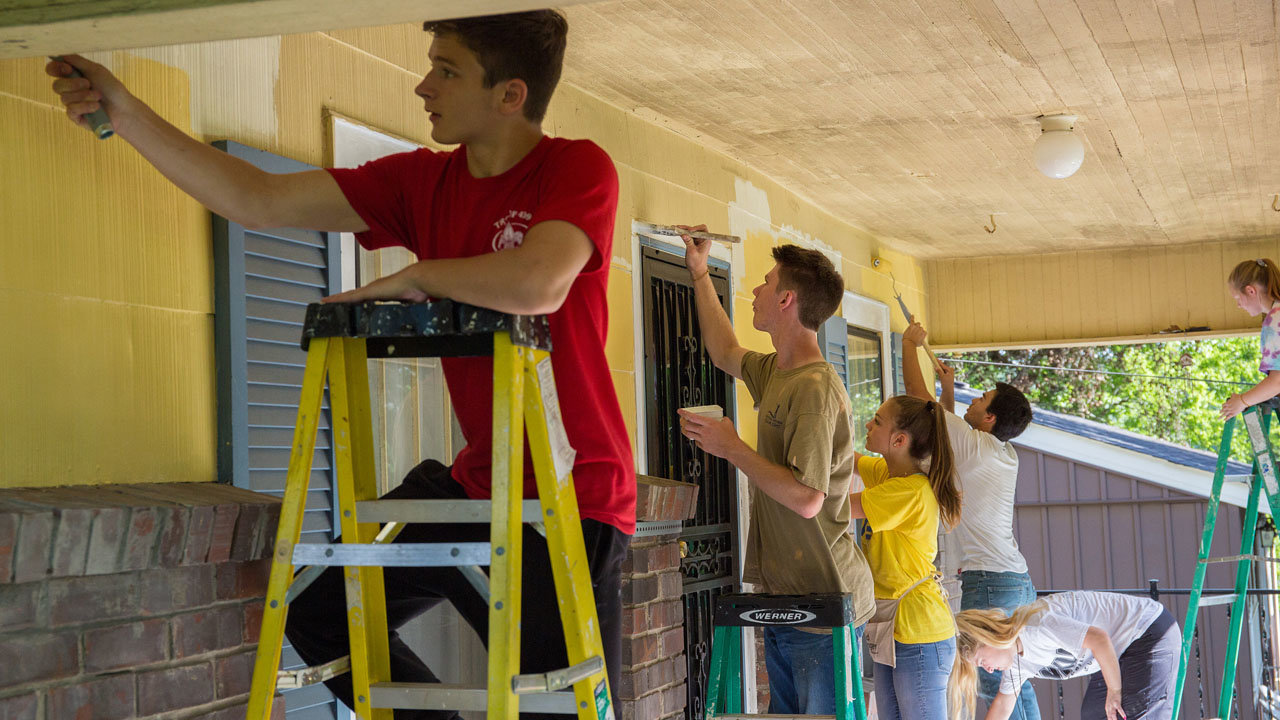 World Changers undertake a painting project in Chattanooga. LIFEWAY/Special