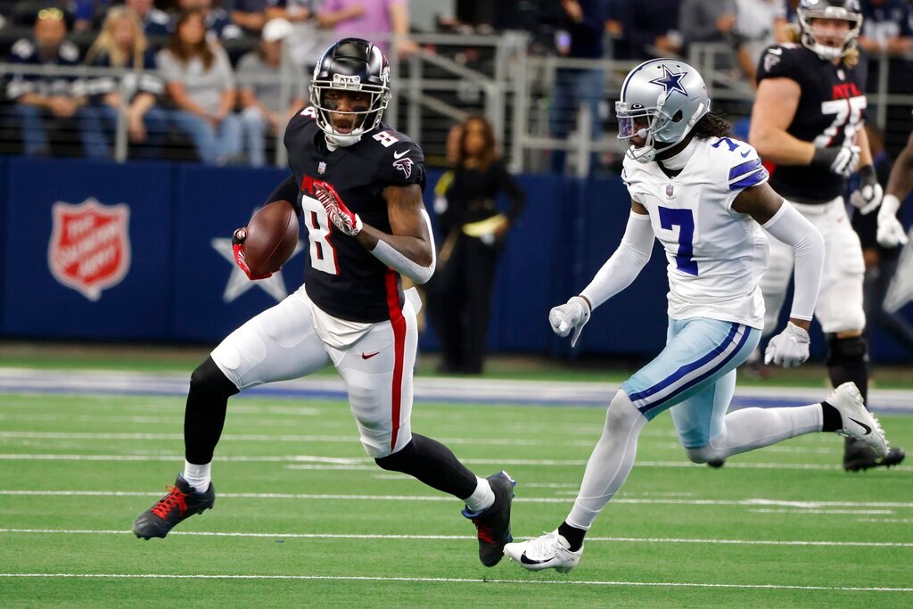 Atlanta Falcons tight end Kyle Pitts (8) catches a pass for a first down as Dallas Cowboys cornerback Trevon Diggs (7) defends in the first half of an NFL football game in Arlington, Texas, Sunday, Nov. 14, 2021. (AP Photo/Michael Ainsworth)