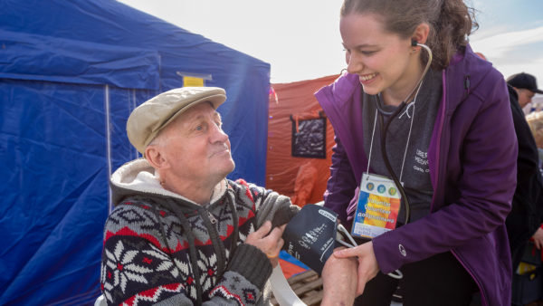 A volunteer checks the blood pressure of a Ukrainian refugee after he crossed over the border into Poland. Southern Baptists are partnering with local churches in Poland and Romania to provide for those that have been displaced from the Ukraine-Russia war. (Photo/International Mission Board)