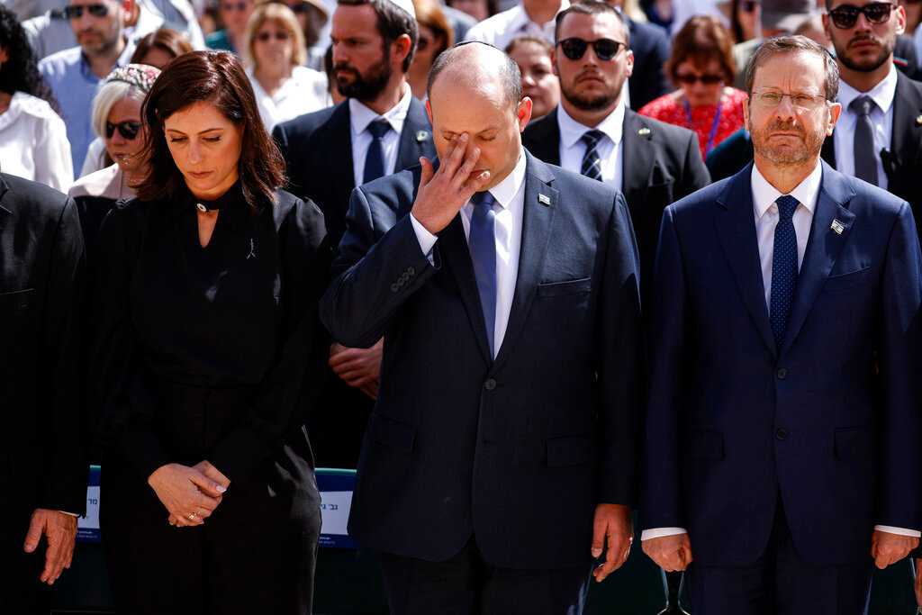 Israeli Prime Minister Naftali Bennett and his Wife Galit stand still together with President Isaac Herzog during the ceremony marking Holocaust Remembrance Day at Warsaw Ghetto Square at Yad Vashem memorial in Jerusalem, April 28, 2022. REUTERS/ Amir Cohen/ POOL