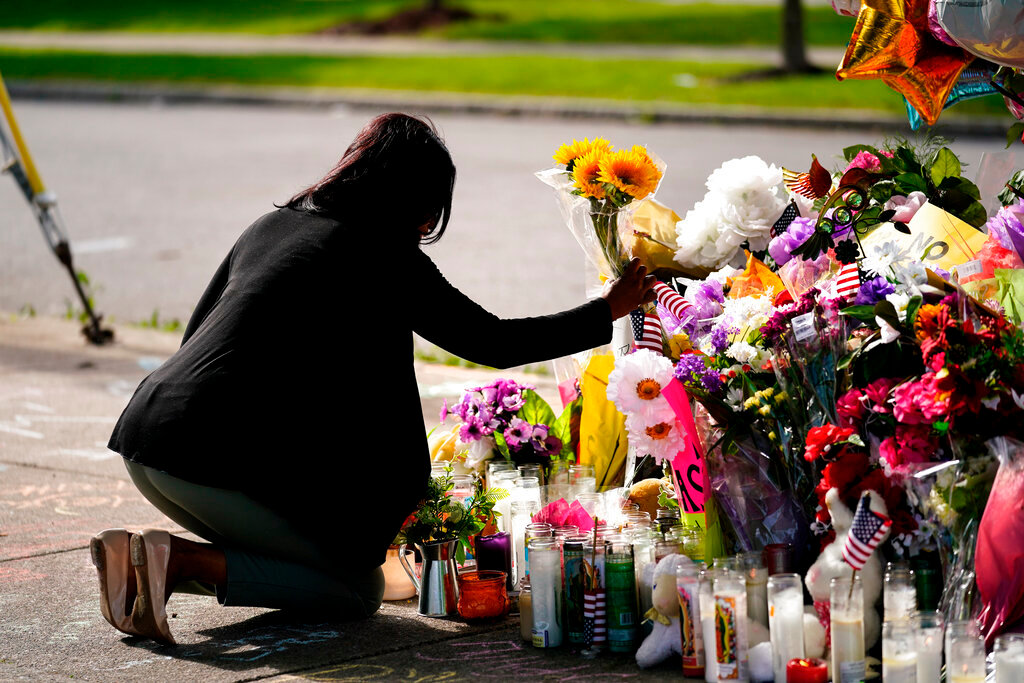 Shannon Waedell-Collins pays her respects at the scene of Saturday’s shooting at a supermarket, in Buffalo, N.Y., Wednesday, May 18, 2022. (AP Photo/Matt Rourke)
