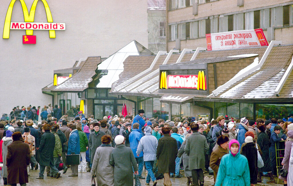 Hundreds of Soviets and almost as many correspondents crowd around the first McDonald's in the Soviet Union on its opening day in Moscow, Jan. 31, 1990. (AP Photo/Rudi Blaha, File)
