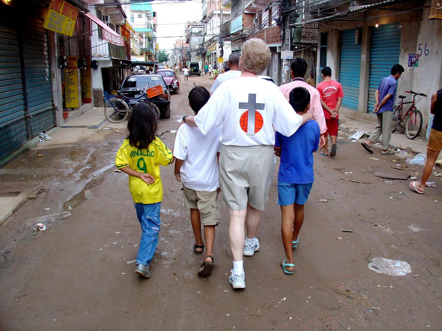 Betty Wiseman walks through a favela in Brazil on a mission trip. (Photo courtesy Betty Wiseman)