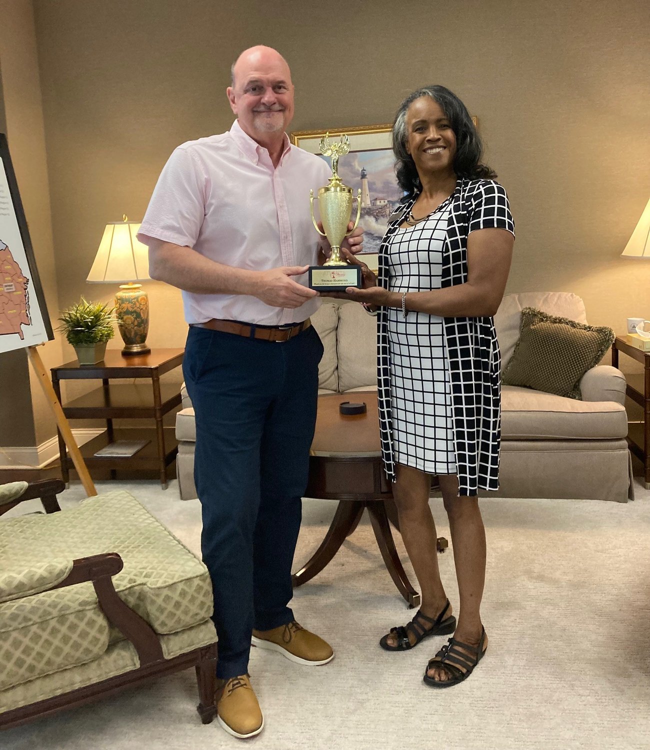 Georgia Baptist Mission Board Executive Director W. Thomas Hammond Jr. receives the Champion of Life Award from the Atlanta Morning Center's Daphne Nicely.