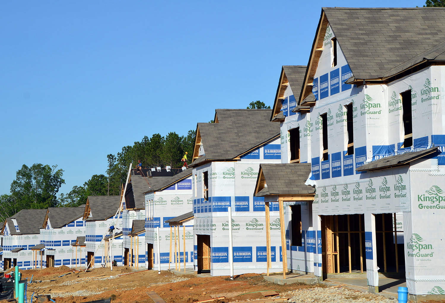 Roofers work on houses under construction in a new subdivision in Dallas, Ga., June 10, 2022. (Index/Henry Durand)