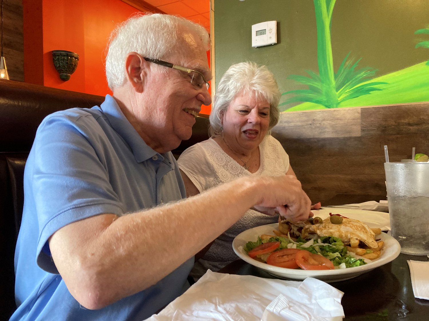 Former international missionaries to Uruguay enjoy chivito al plato at Sabor Latino restaurant in Athens, Ga. The Florida couple were in Athens for a reunion with other retired missionaies. (Christian Index/Roger Alford)