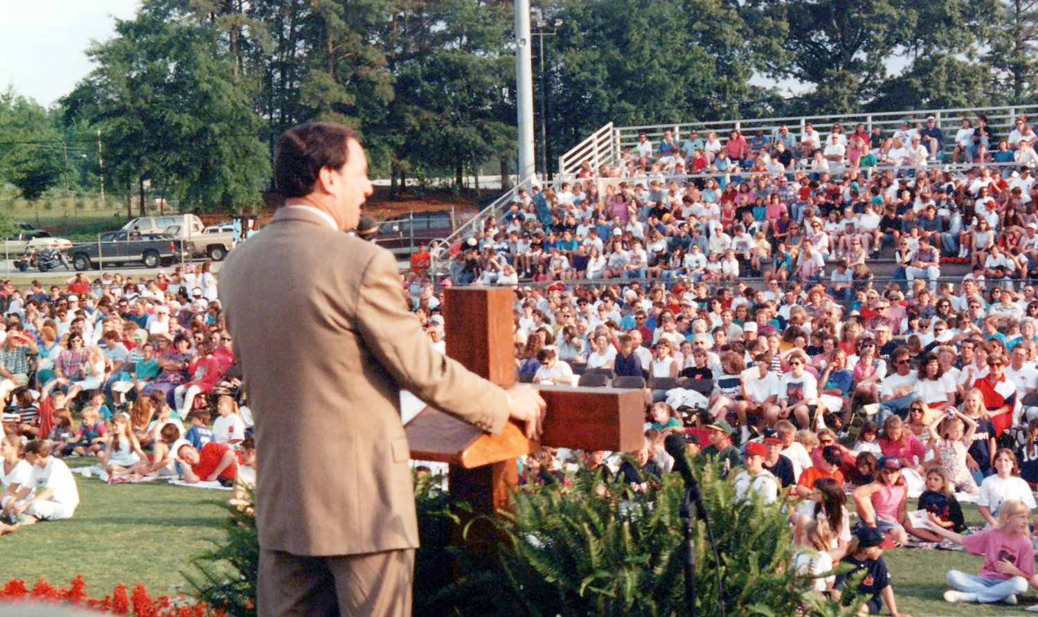 Pastor Larry Wynn preaches during a Starlight Crusade event in the 1990s at Hebron Baptist Church in Dacula, Ga. The church celebrated its 180th anniversary this past Sunday. (Photo/Hebron Baptist Church)