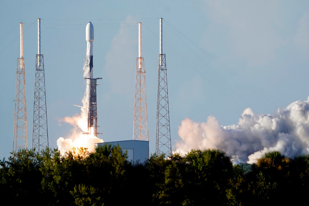 A SpaceX Falcon 9 rocket, with the Korea Pathfinder Lunar Orbiter, or KPLO, lifts off from launch complex 40 at the Cape Canaveral Space Force Station in Cape Canaveral, Fla., Thursday, Aug. 4, 2022. (AP Photo/John Raoux)