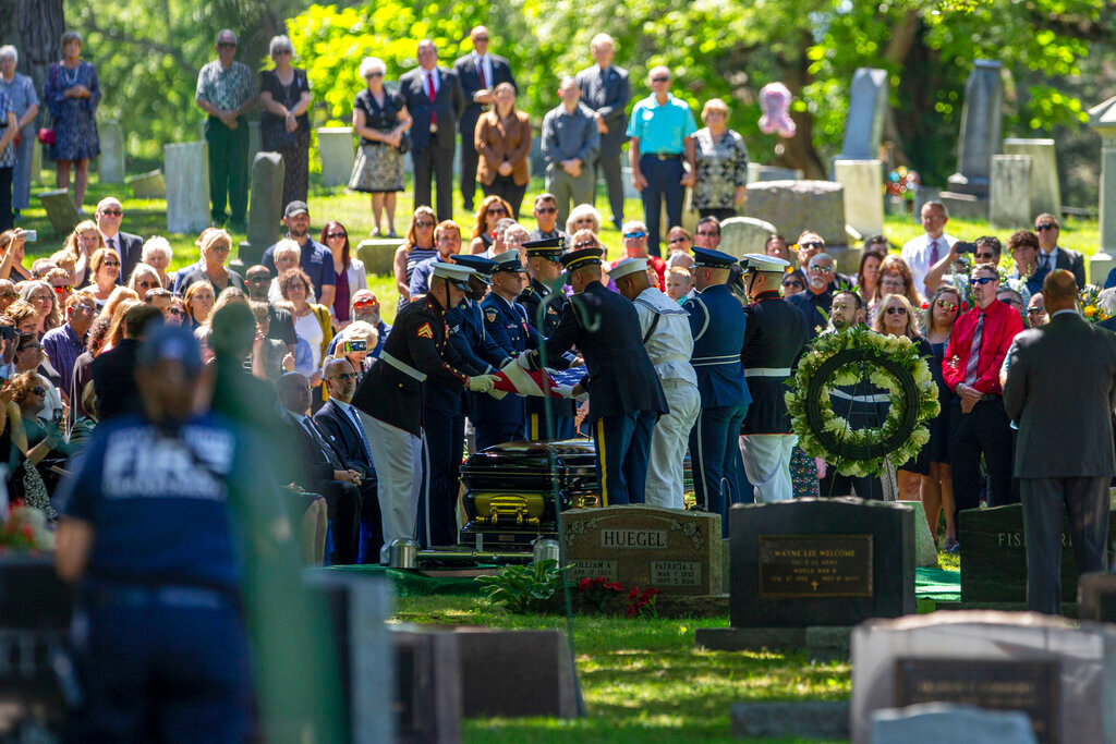 The burial service for late Congresswoman Jackie Walorski is held at Southlawn Cemetery, Thursday, Aug. 11, 2022, in South Bend, Ind. (Chloe Trofatter/South Bend Tribune via AP)