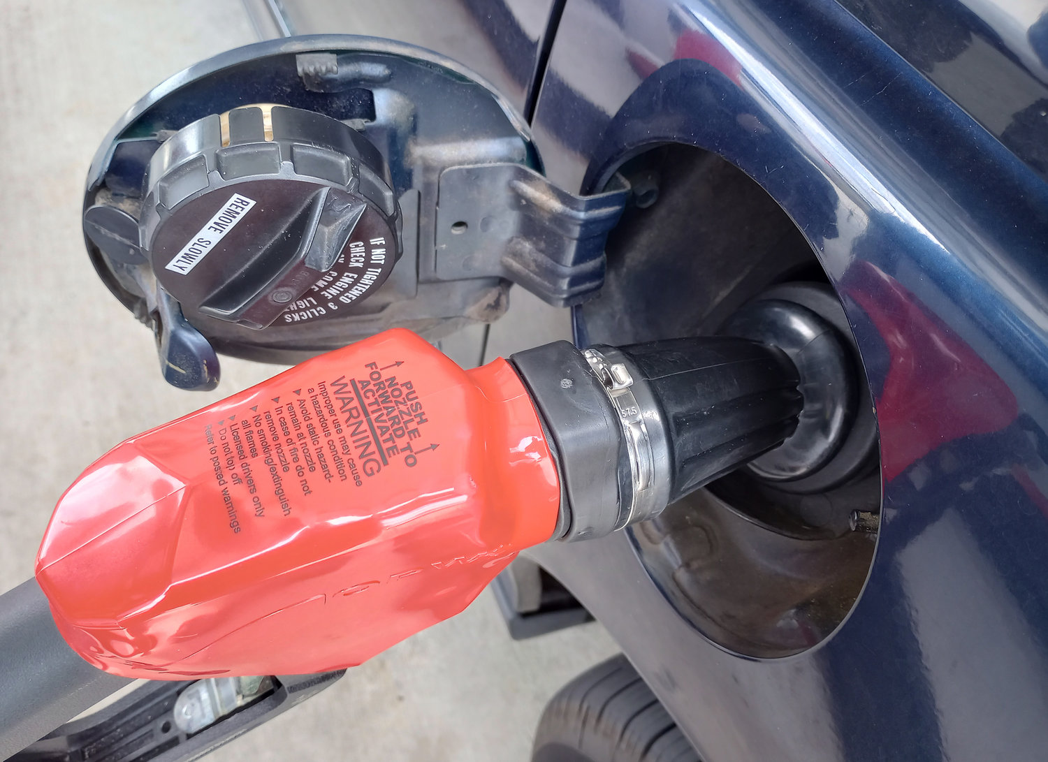 A motorist fills his tank at a Costco gas station in Dallas, Ga., Aug. 6, 2022. (Christian Index/Henry Durand)