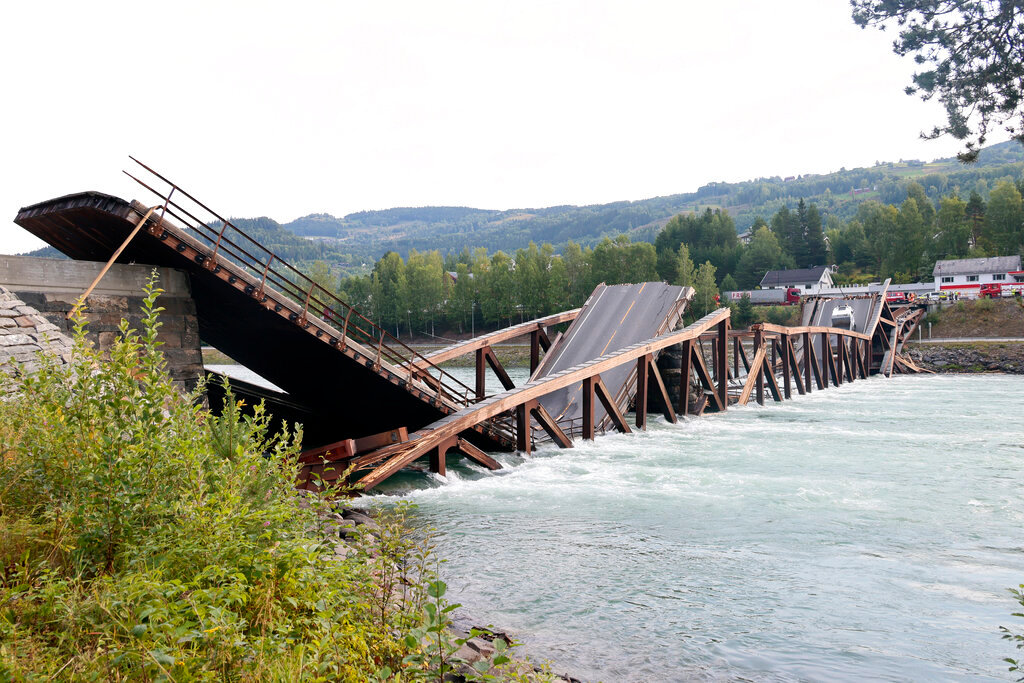 A collapsed bridge is seen over the River Laagen, in Gudbrandsdalen, Norway, Monday, Aug. 15, 2022. (Geir Olsen/NTB Scanpix via AP)