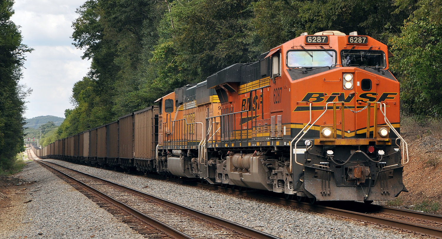 A BNSF locomotive leads a train of coal loads south through Rockmart, Ga., Sept. 1, 2018. (Christian Index/Henry Durand)