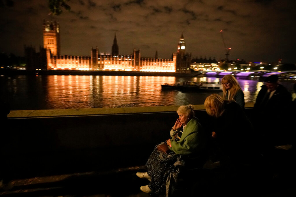 Queue For Queen s Coffin paused As Wait Hits 14 Hours The Christian 