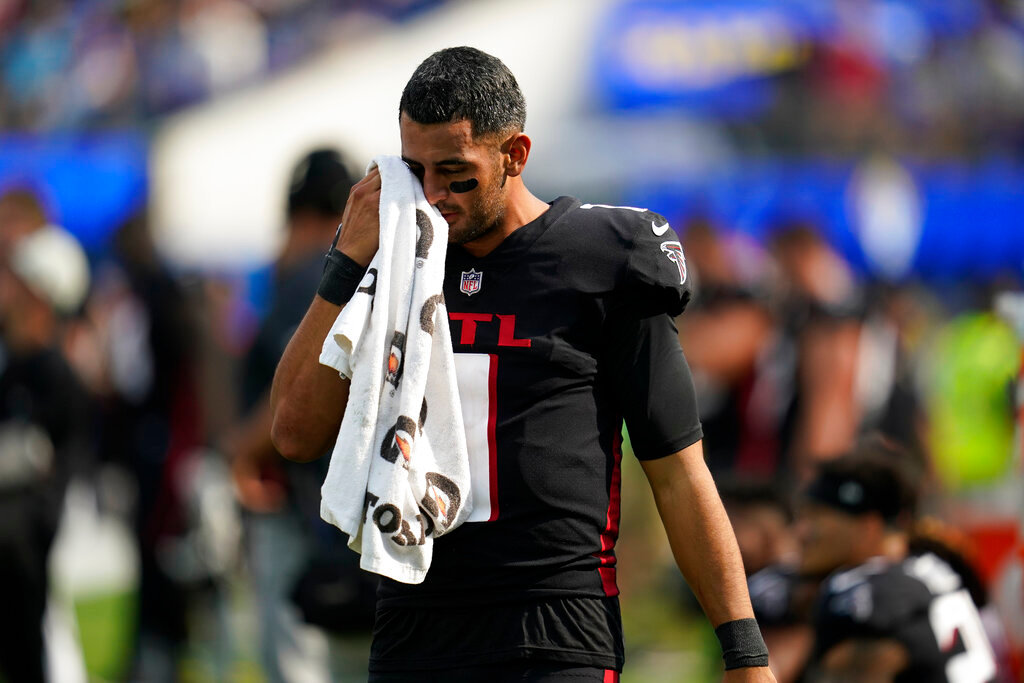 Atlanta Falcons quarterback Marcus Mariota wipes his face during the second half against the Los Angeles Rams, Sunday, Sept. 18, 2022, in Inglewood, Calif. (AP Photo/Ashley Landis)