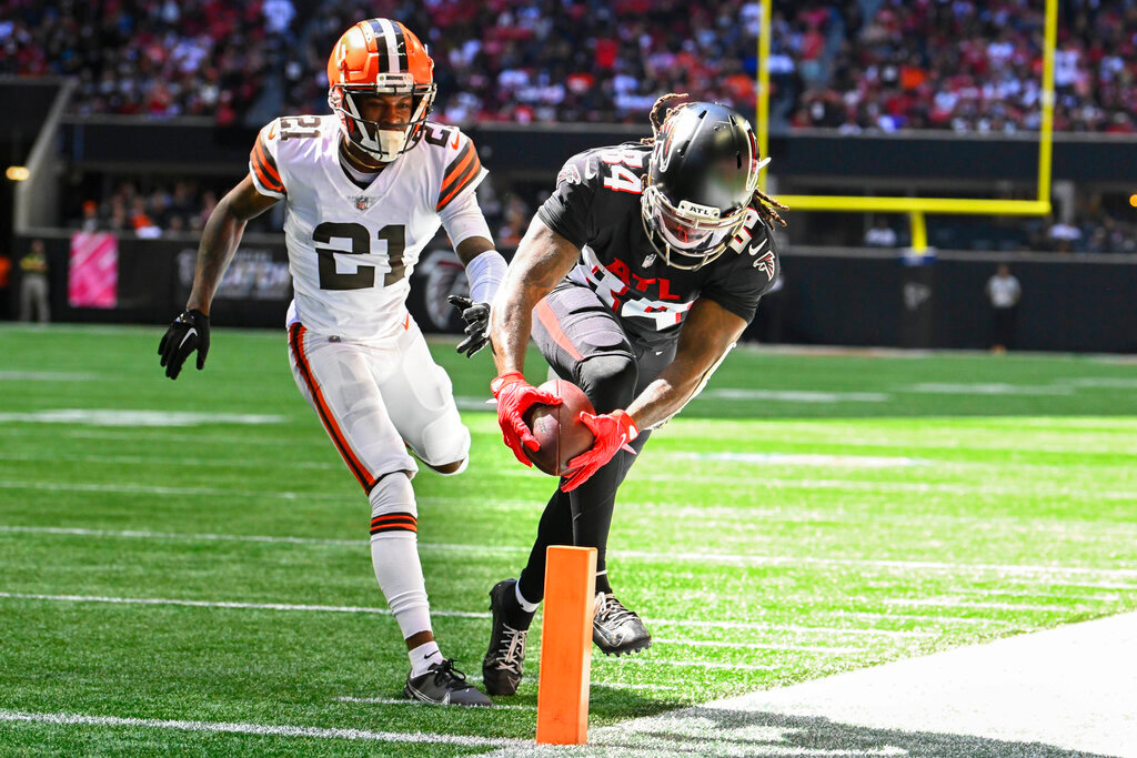 Atlanta Falcons running back Cordarrelle Patterson (84) runs in a touchdown against Cleveland Browns cornerback Denzel Ward (21) during the first half Sunday, Oct. 2, 2022, in Atlanta. (AP Photo/John Amis)