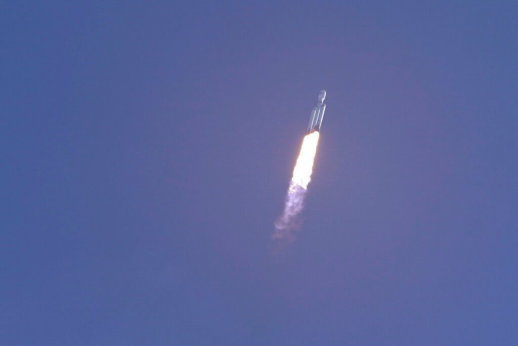 SpaceX nails booster landings after foggy military launch - The ...