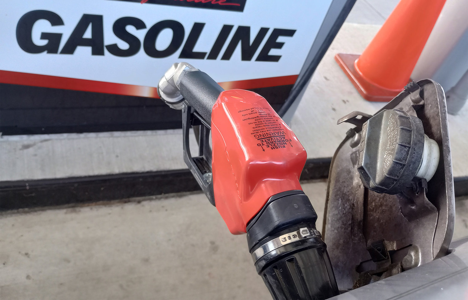 A motorist fills his tank at a Costco gas station in Dallas, Ga., Nov. 4, 2022. (Christian Index/Henry Durand)