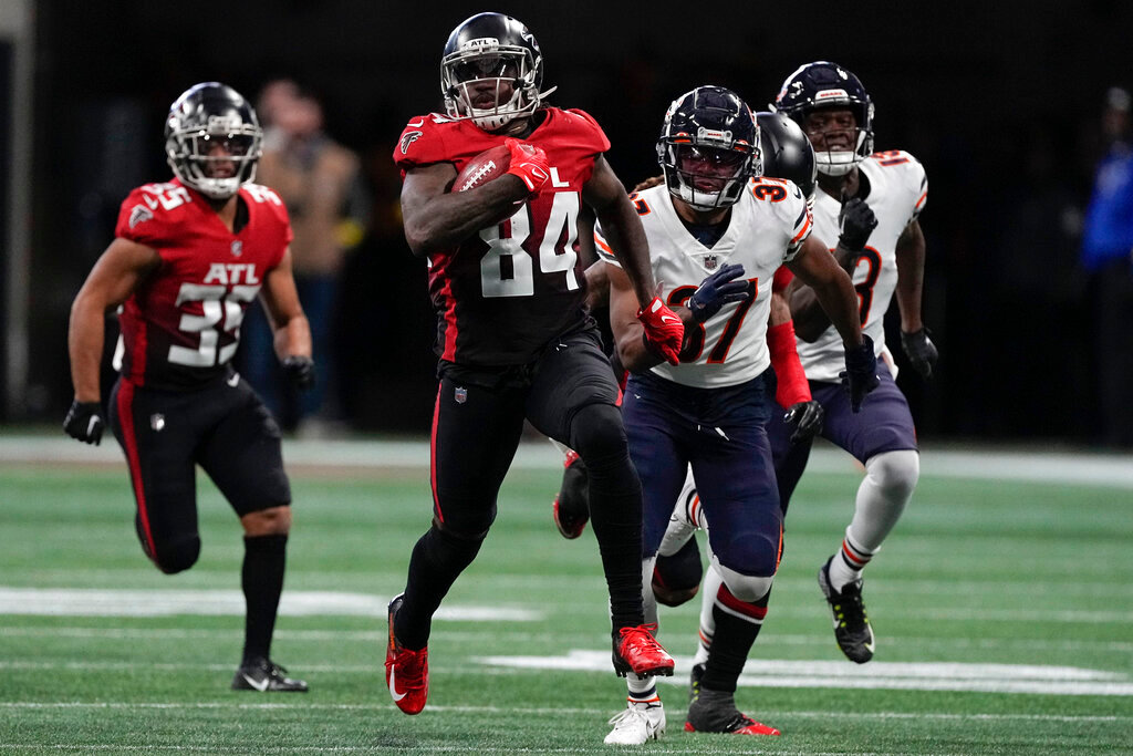 Atlanta Falcons running back Cordarrelle Patterson (84) runs the ball back on a kickoff against the Chicago Bears during the first half of an NFL football game, Sunday, Nov. 20, 2022, in Atlanta. Patterson scored a touchdown on the play. (AP Photo/John Bazemore)