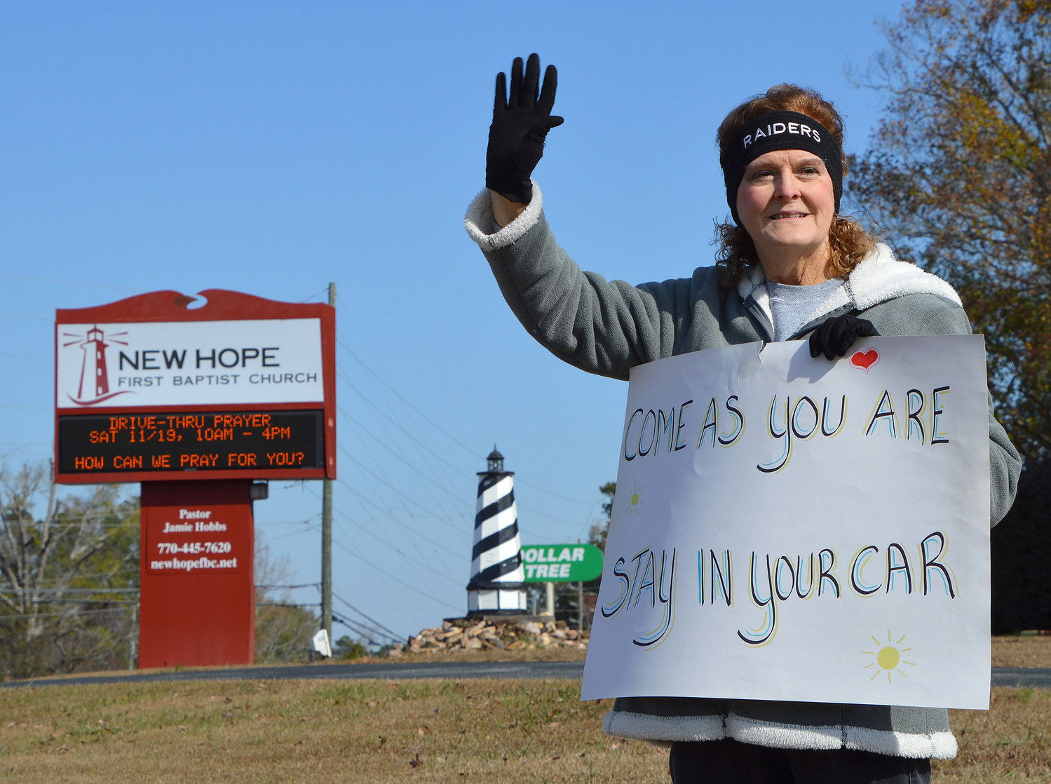 Melinda Bowen holds up a sign encouraging people to pull into New Hope First Baptist Church for drive-thru prayer on Saturday, Nov. 19, 2022, in Dallas, Ga. (Index/Henry Durand)