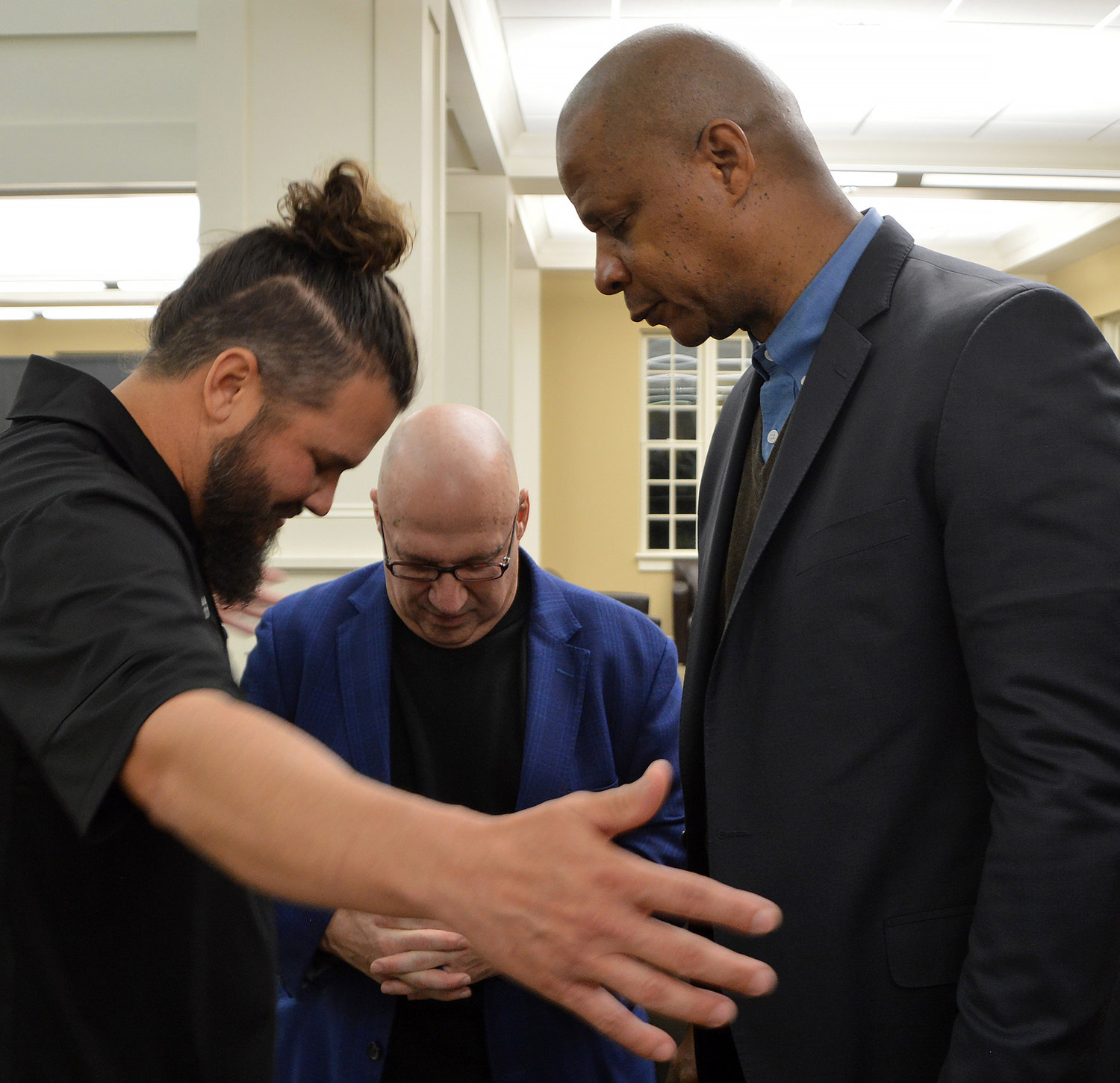Shorter University head baseball coach Wes Timmons, left, prays with Darryl Strawberry and his manager John Luppo prior to Strawberry speaking at the President’s Gala in Rome, Ga., Dec. 1, 2022. (Index/Henry Durand)