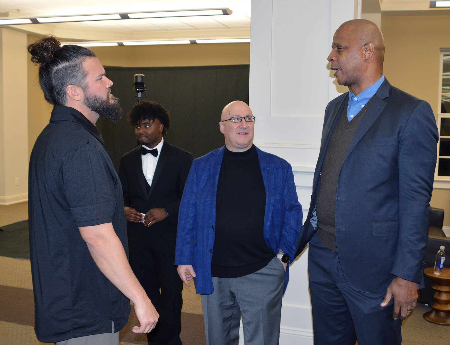 Darryl Strawberry, his manager John Luppo, and Shorter University head baseball coach Wes Timmons, left, chat during the President’s Gala in Rome, Ga., Dec. 1, 2022. Shorter second baseman and communicatons major Blake Baldwin is second from left. (Index/Henry Durand)