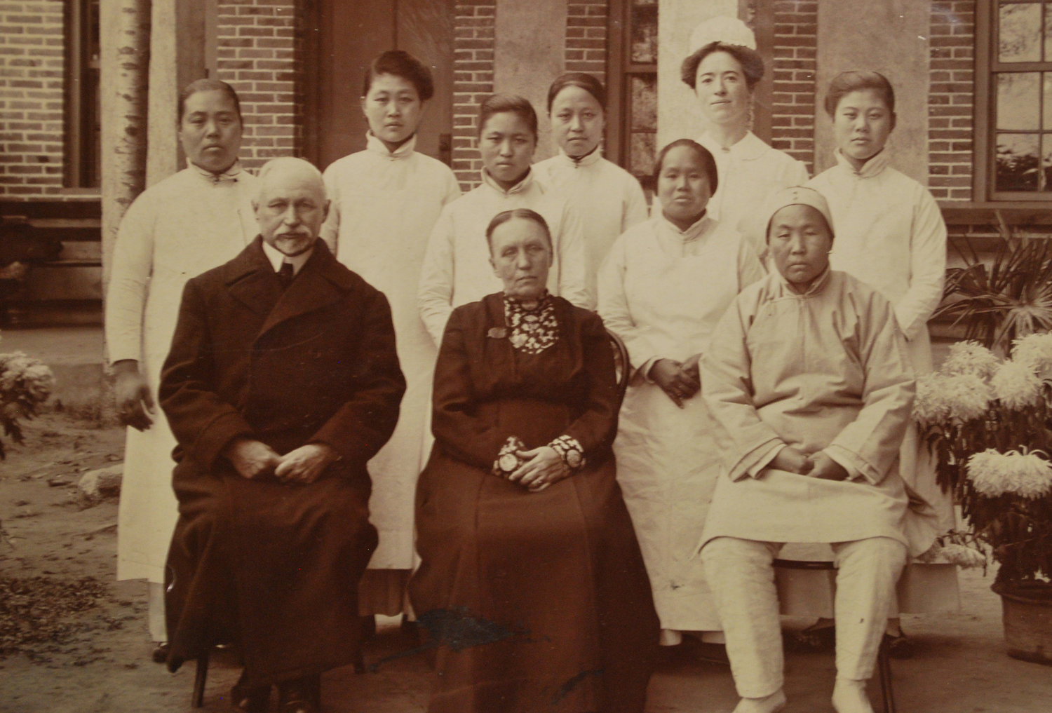 Dr. T.W. Ayers and his wife, both bottom left, pose with medical professionals in front of the Warren Hospital in Hwang Hien, China.