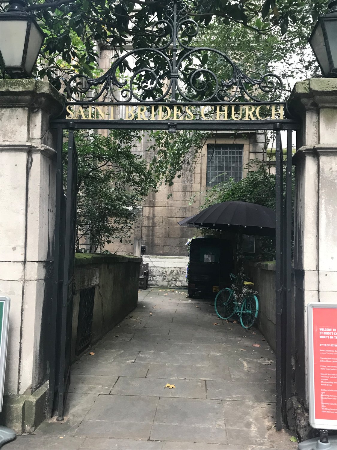 Entrance to St Bride's off of Fleet Street. (Photo/Charles Jones)