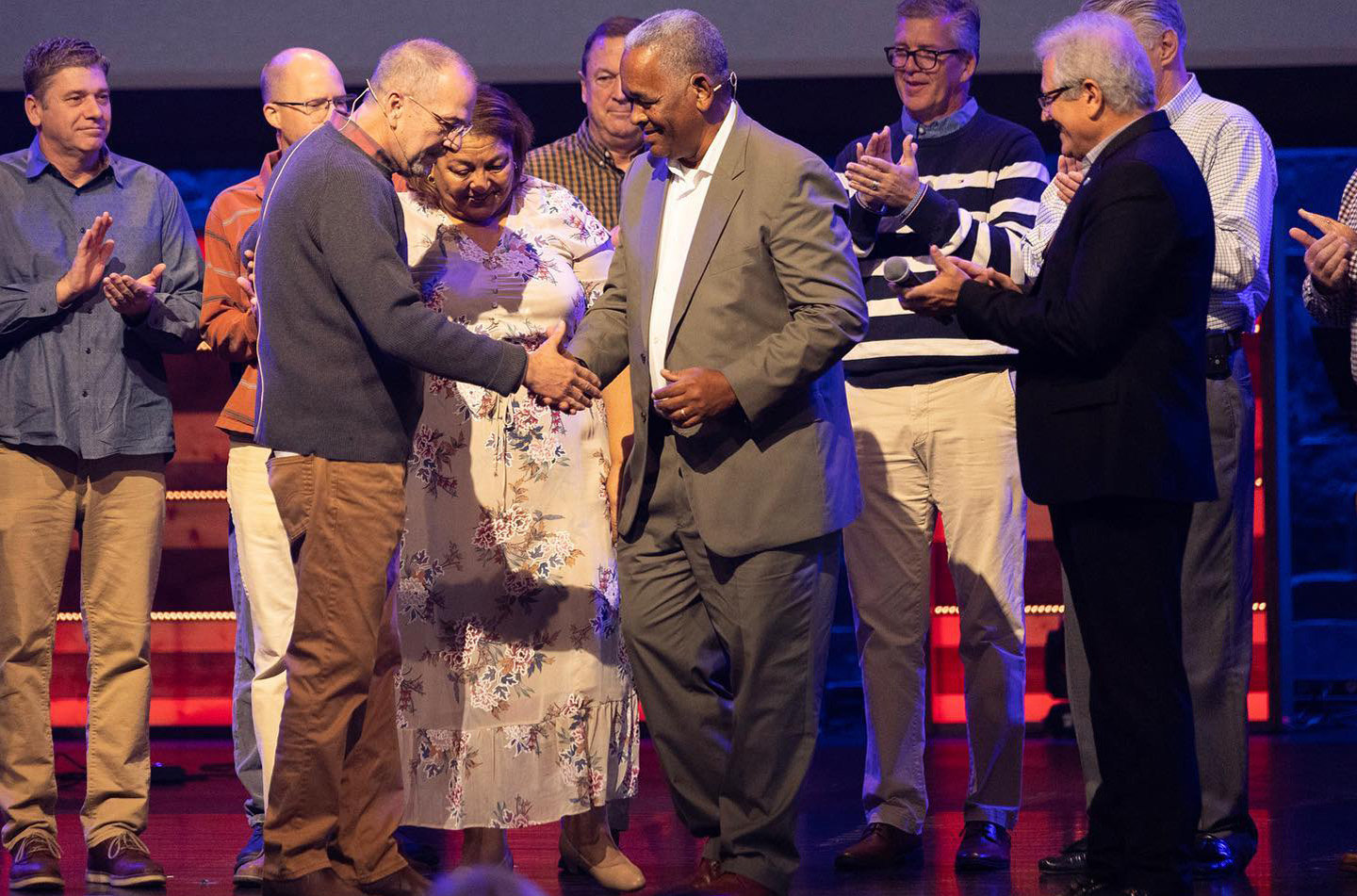 Lead pastor of Eastside, Dr. John Hull, officially welcomes Yuris Blanco Diaz, pastor of Eastside Espanol, and his congregation to the Eastside family during a joining worship service earlier this month. (Photo/Eastside Baptist Church)