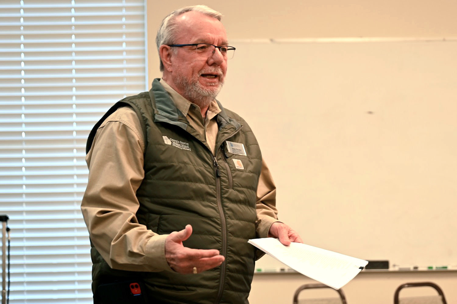 Ricky Thrasher, head of the Georgia Baptist Mission Board's chaplaincy ministry, talks with pastors about methods for reaching senior adults with the gospel. (Index/Roger Alford)